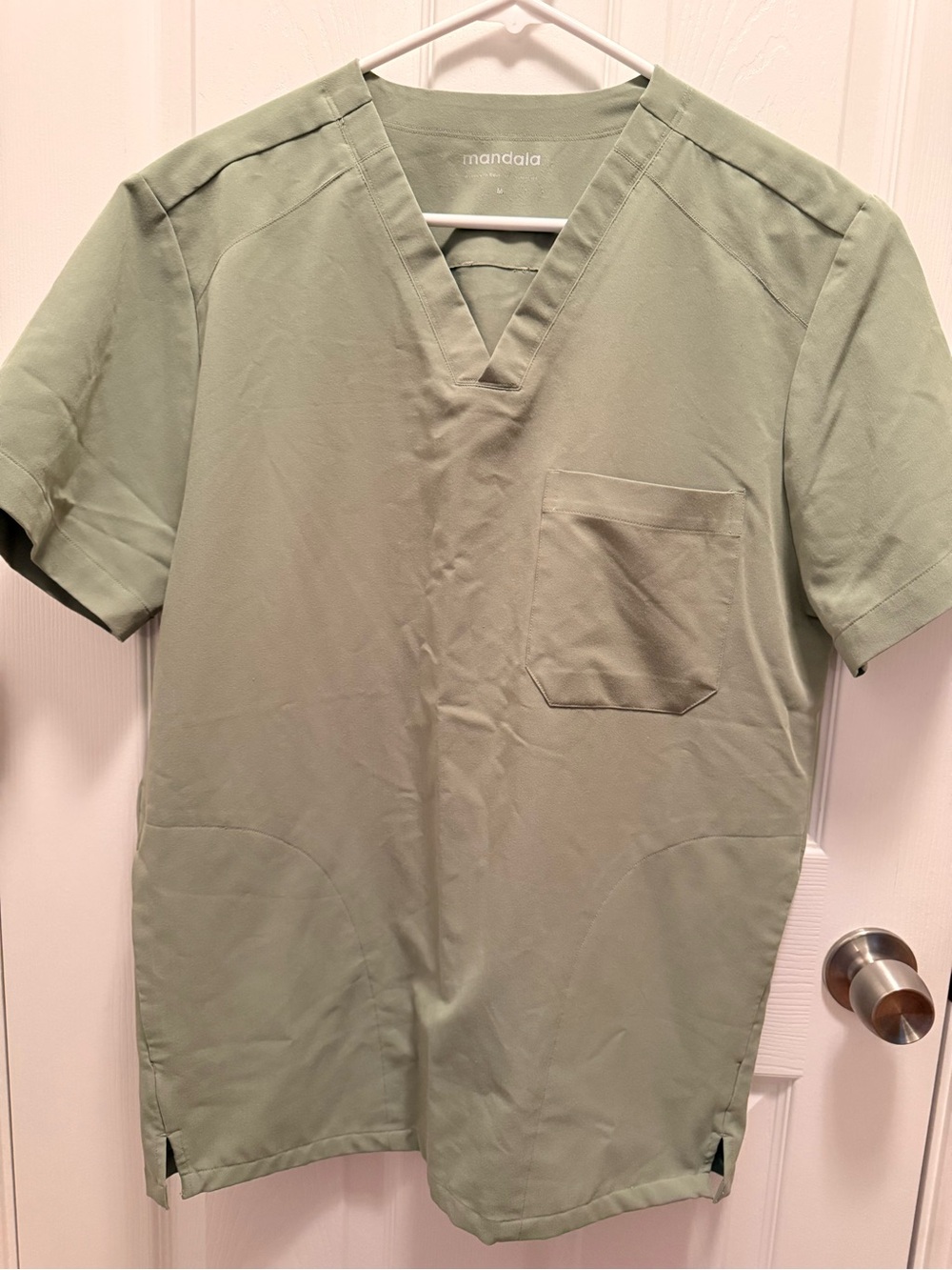 Mandala Men's Sage Green V-Neck Short Sleeve Scrub Top Medium